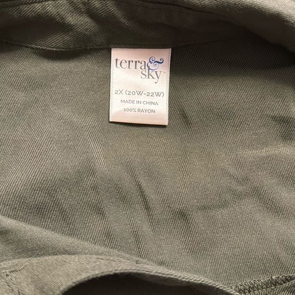 Terra & Sky collared long sleeve button up dress with rollup sleeves - Picture 6 of 6